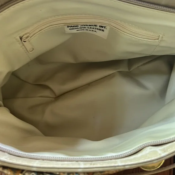 Park avenue int vintage genuine leather made in USA beige metallic crossbody - Picture 8 of 11